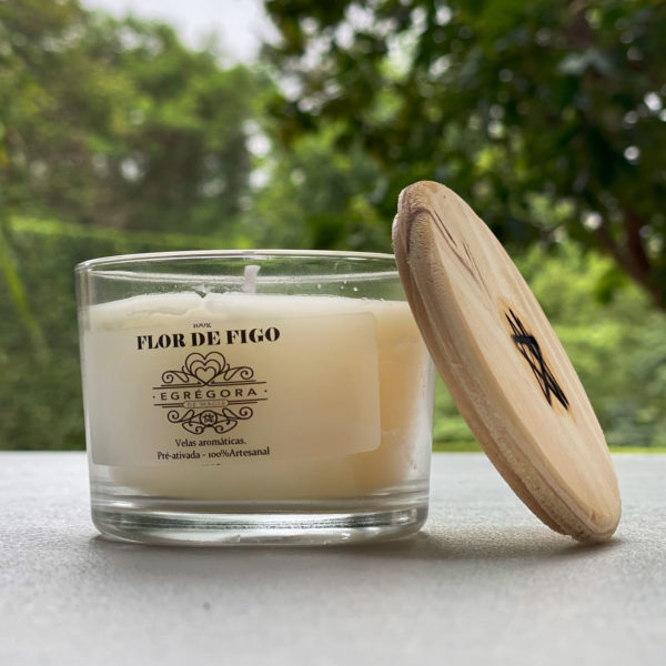 Vela Aromática Flor de Figo ativada com Magia.