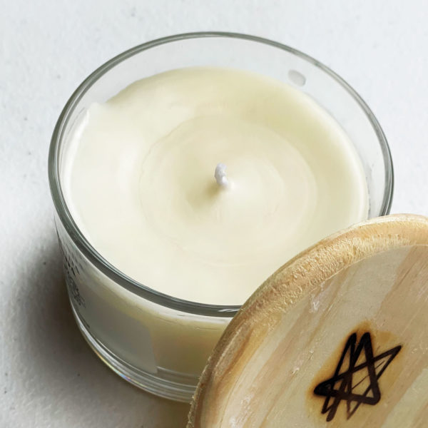 Vela Aromática Flor de Figo ativada com Magia.