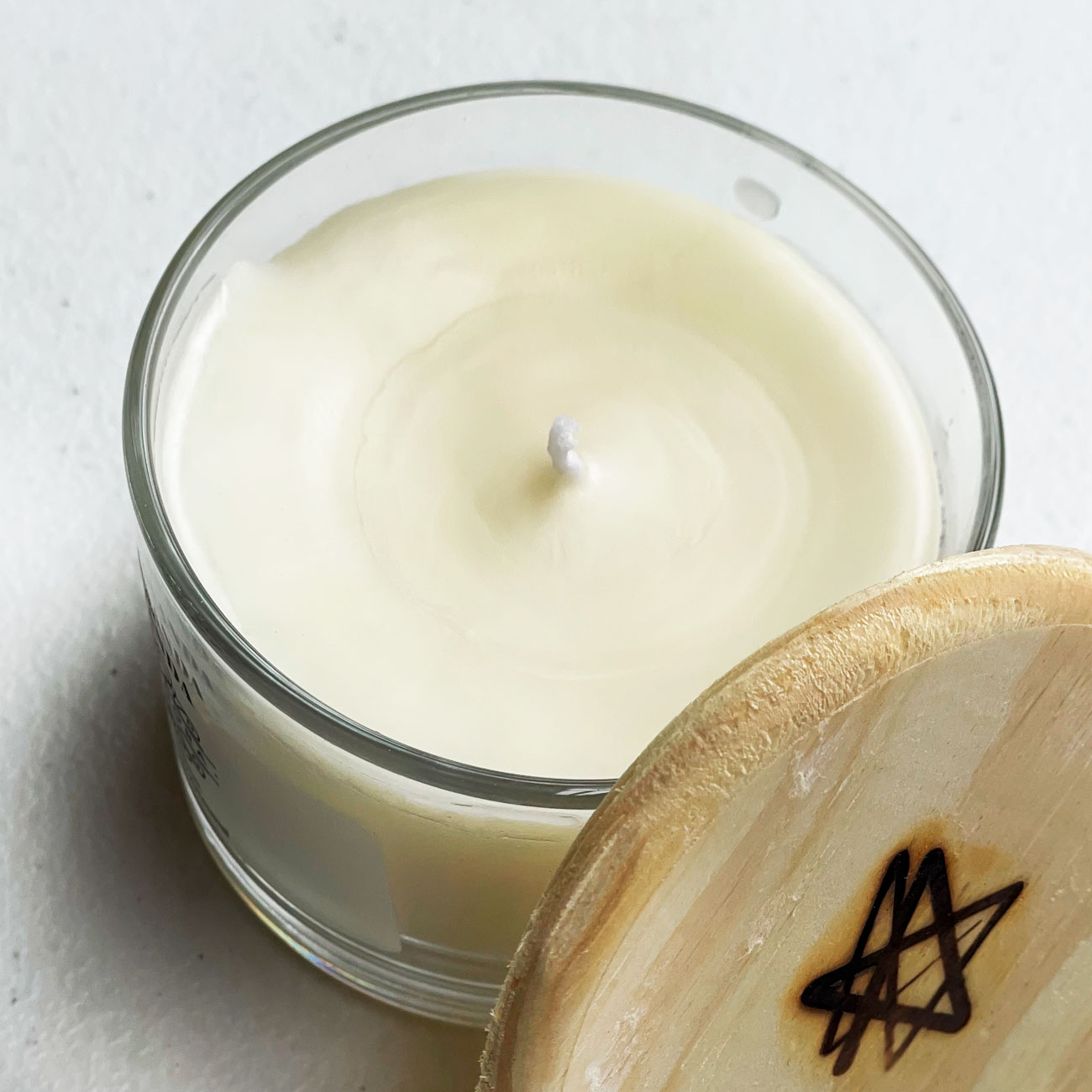 Vela Aromática Flor de Figo ativada com Magia.